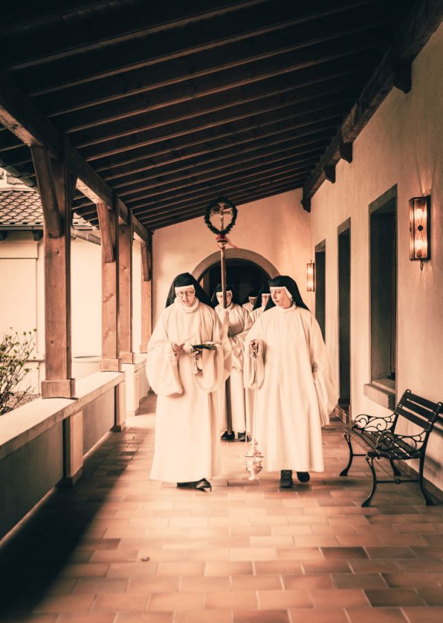 mariastern-kreuzgang1 image mariastern-kreuzgang1 Zisterziensterinnenabtei Mariastern | über uns