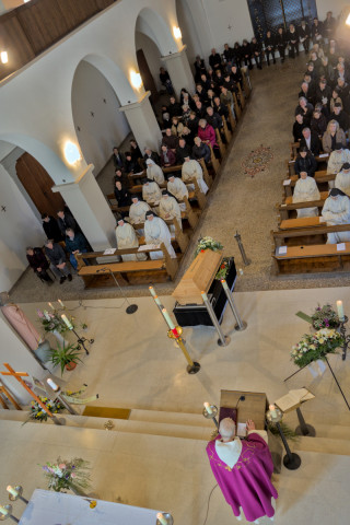 Viele Menschen kamen, um unserer Sr. M. Franziska die letzte Ehre zu erweisen