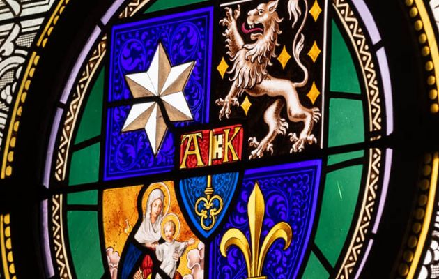 518A6845-33b13656 image Wappen Glasfenster Chor