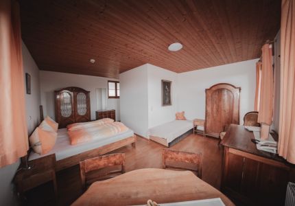 mariastern-doppelzimmer-c86b198b Zisterziensterinnenabtei Mariastern | Vesper mit Lichtfeier zum Tag des geweihten Lebens - Blog